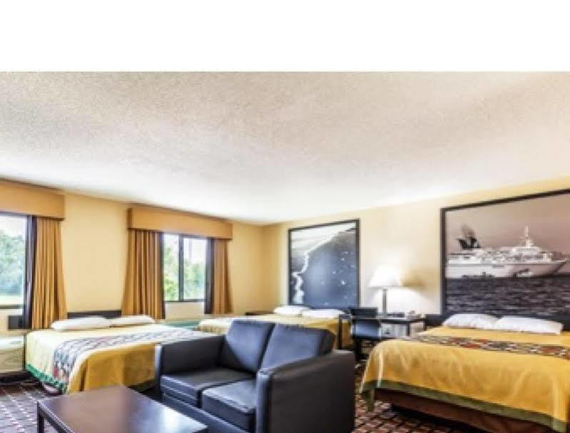 Super 8 By Wyndham Kemah Area Hotel 2*