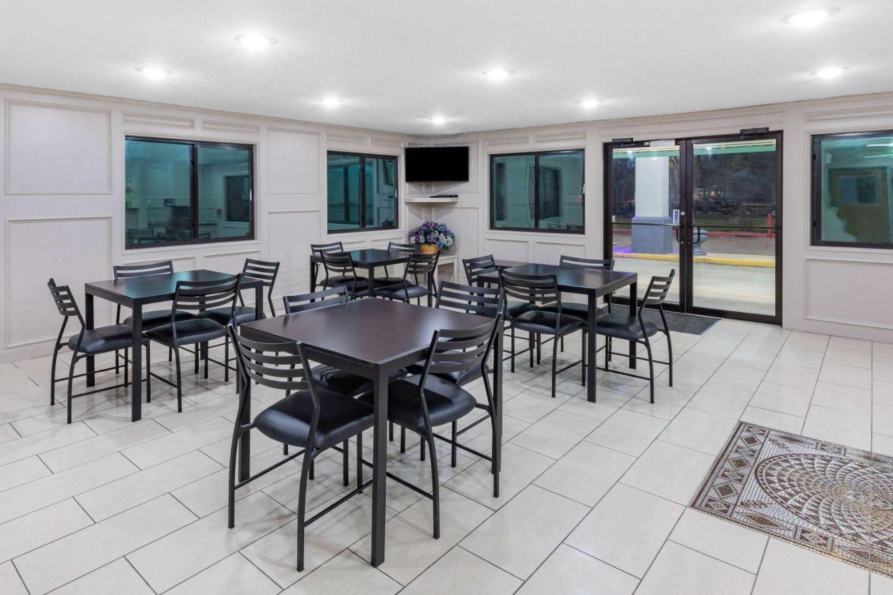 Super 8 By Wyndham League Kemah Area 2*