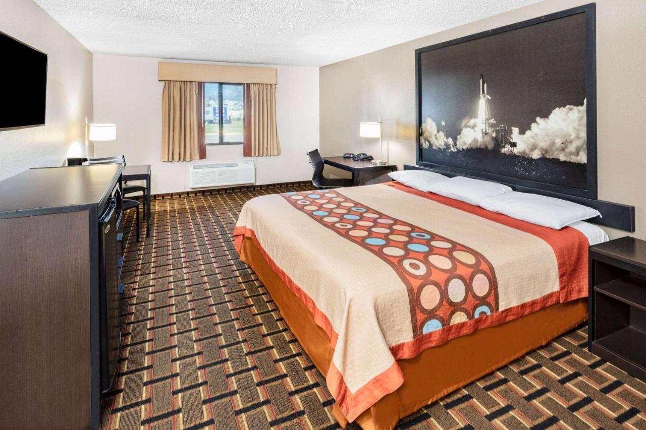 Super 8 By Wyndham League Kemah Area Hotel