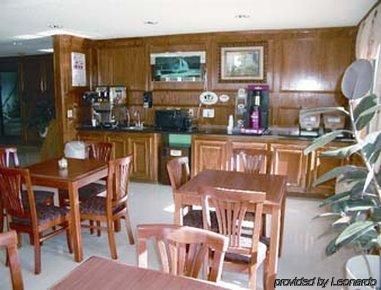 Hotel Super 8 By Wyndham League Kemah Area 2*